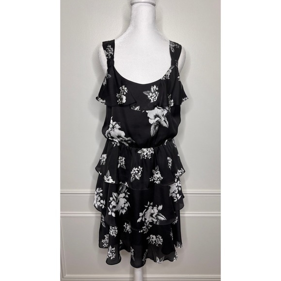 White House Black Market Dresses & Skirts - White House Black Market Floral Tiered Ruffle Dress‎ Size 8 Special Occasion
